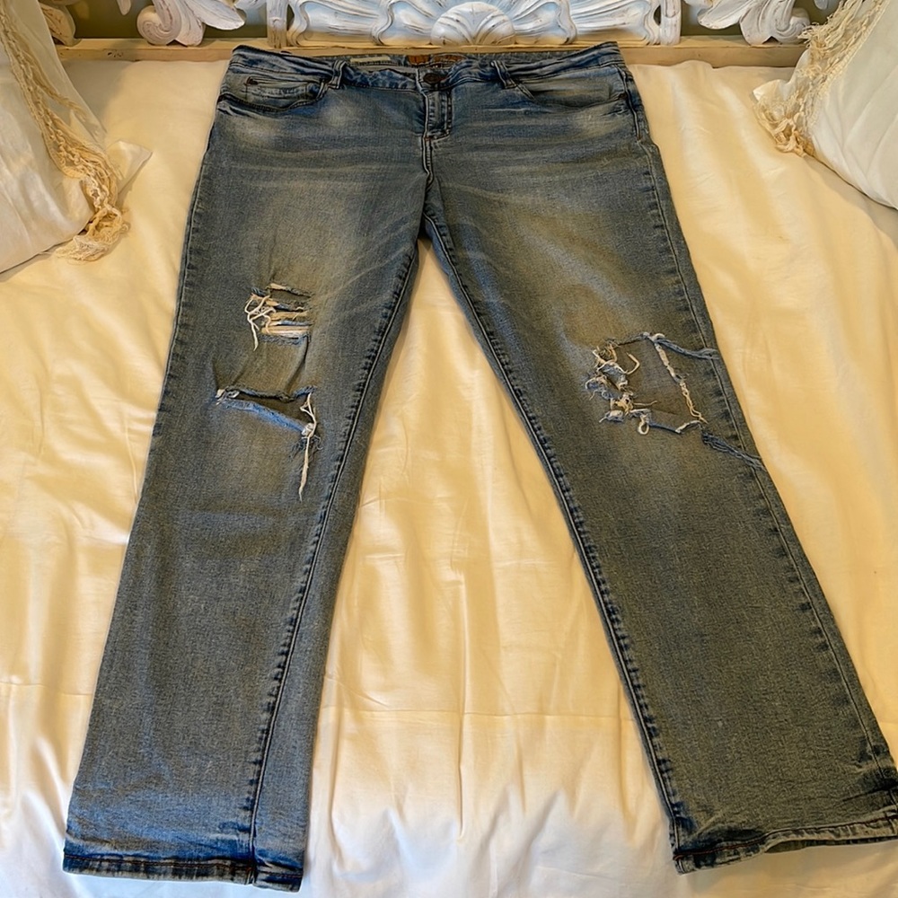 Coveted Kut from the Kloth Katy jeans! So much style and so easy to wear!